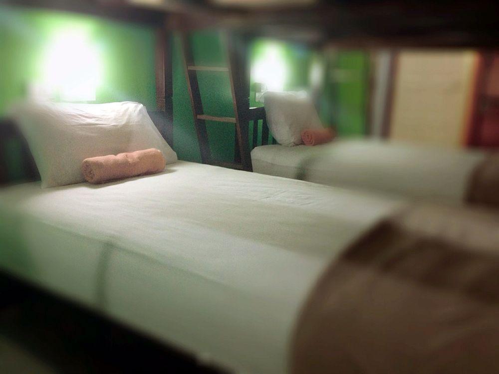 Silla Patong Hostel Exterior photo