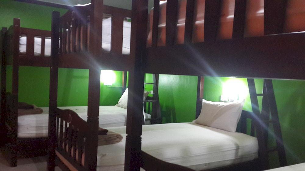 Silla Patong Hostel Exterior photo