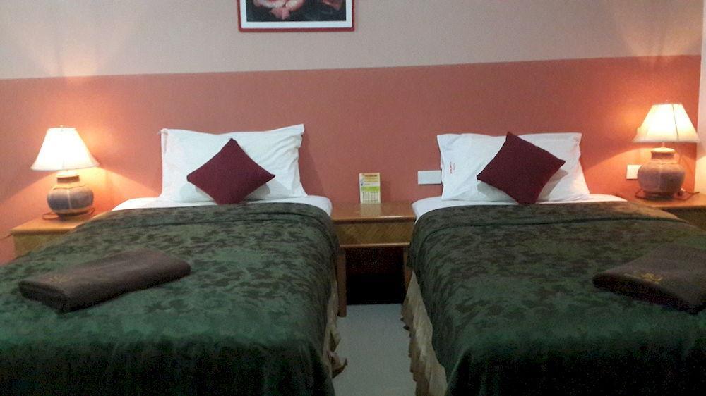 Silla Patong Hostel Exterior photo