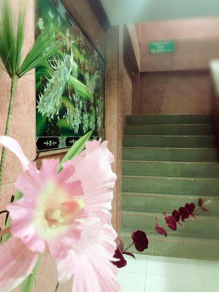 Silla Patong Hostel Exterior photo