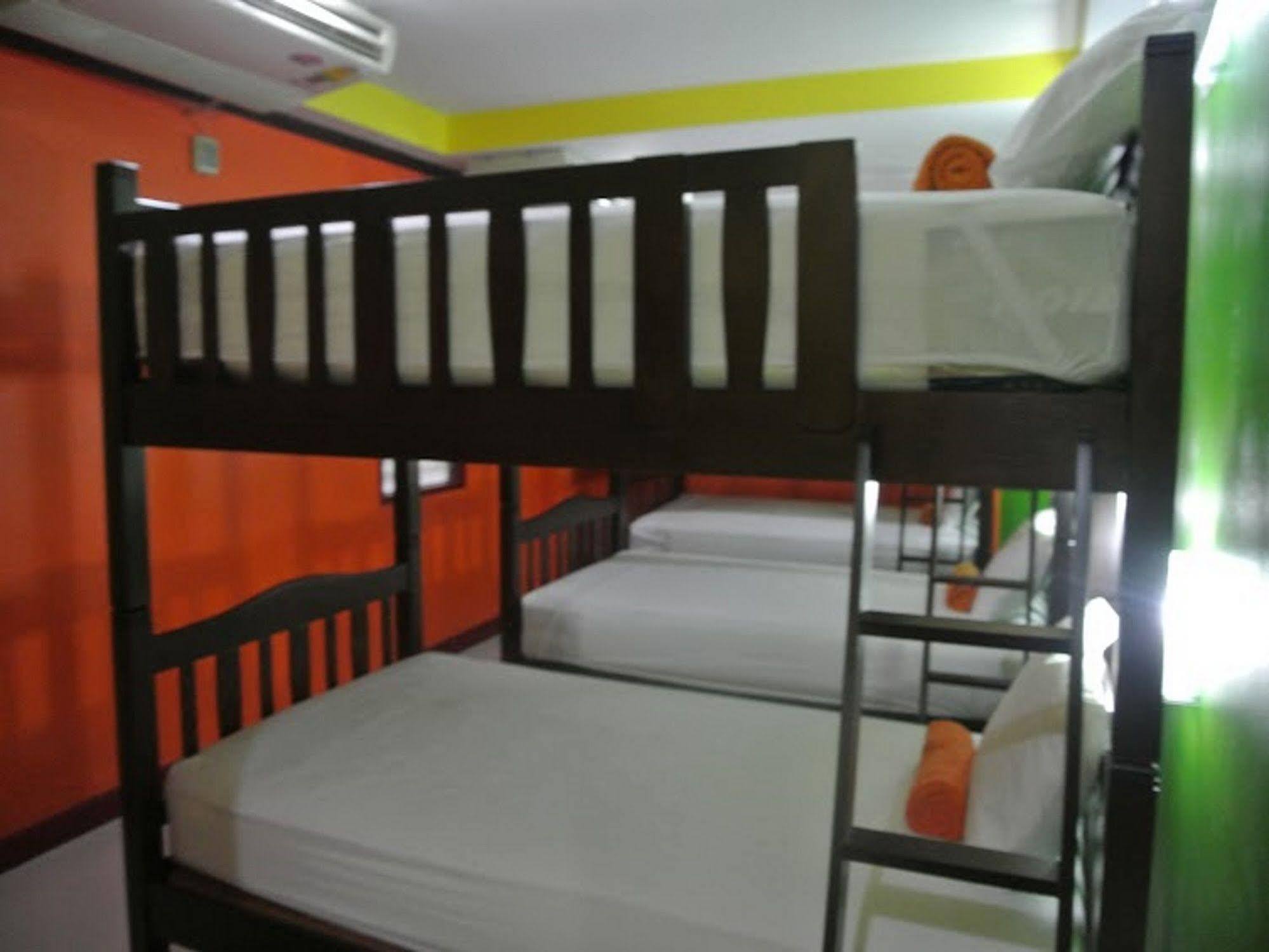 Silla Patong Hostel Exterior photo
