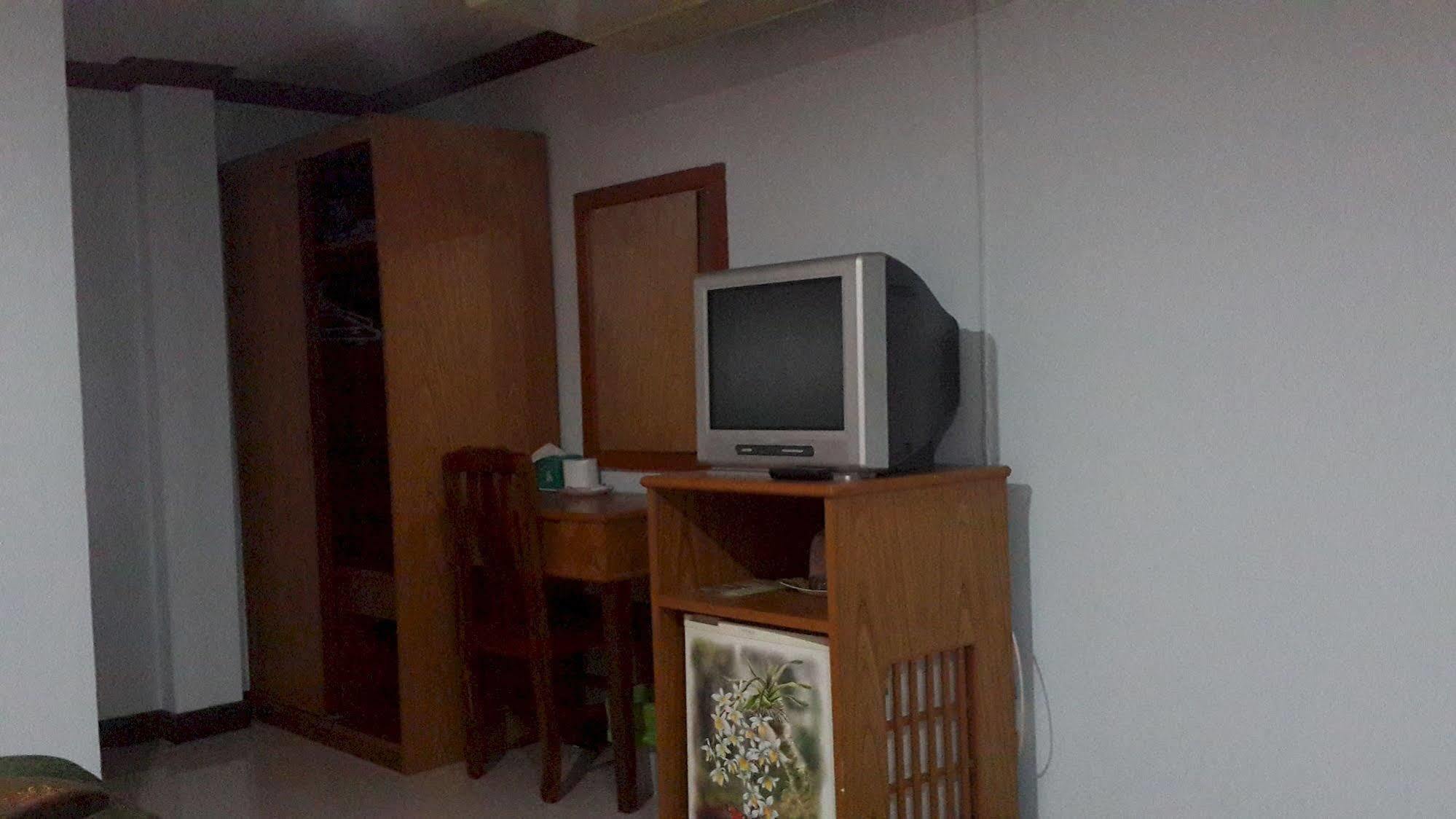 Silla Patong Hostel Exterior photo