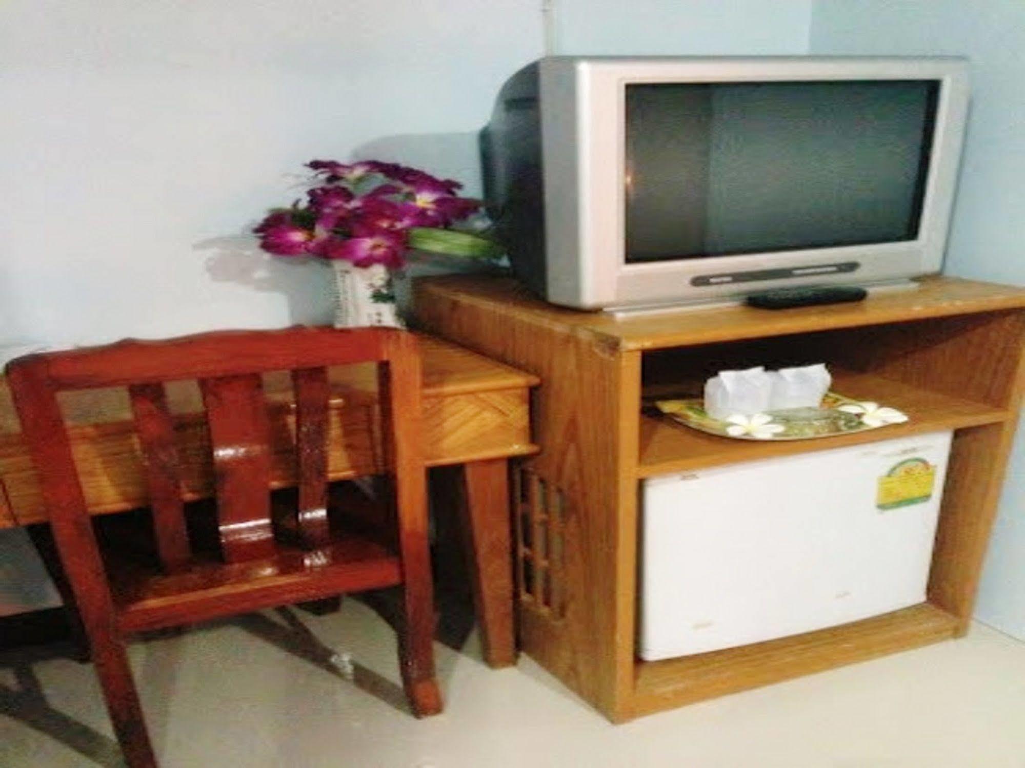 Silla Patong Hostel Exterior photo
