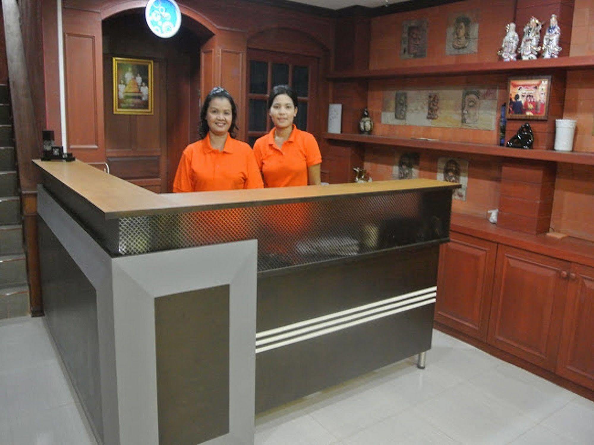 Silla Patong Hostel Exterior photo