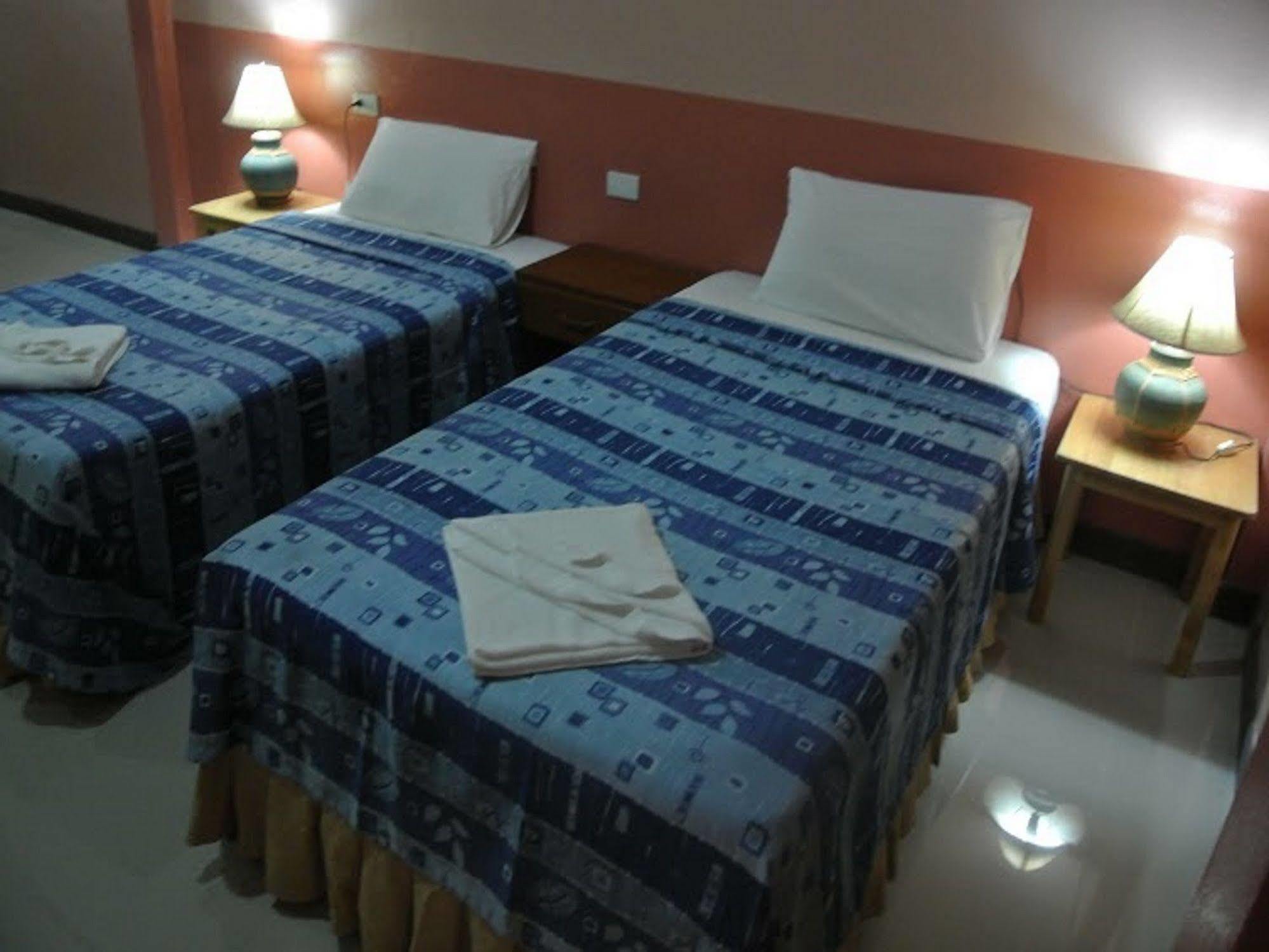 Silla Patong Hostel Exterior photo